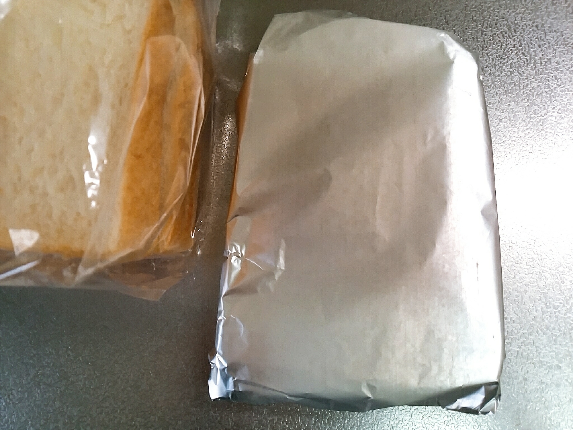 アルミホイルで食パンの冷凍保存方法