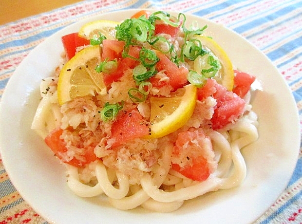 トマトとツナのレモンおろしサラダうどん♪