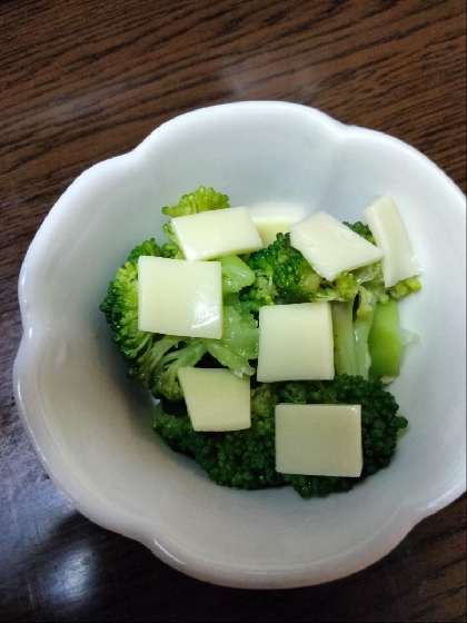 ブロッコリーとチーズのプチサラダ