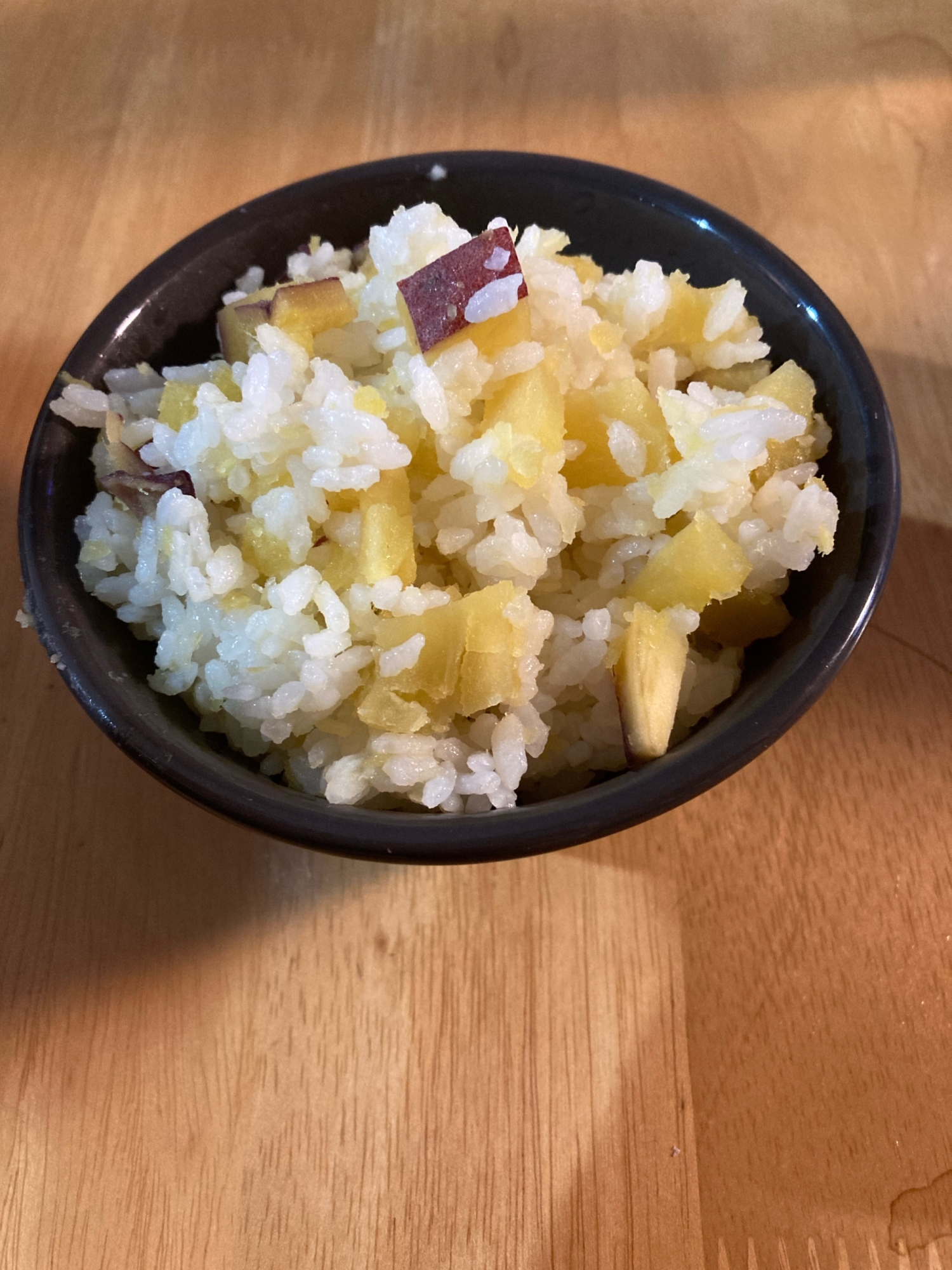 【電子レンジレシピ】余った冷やご飯でさつまいもご飯