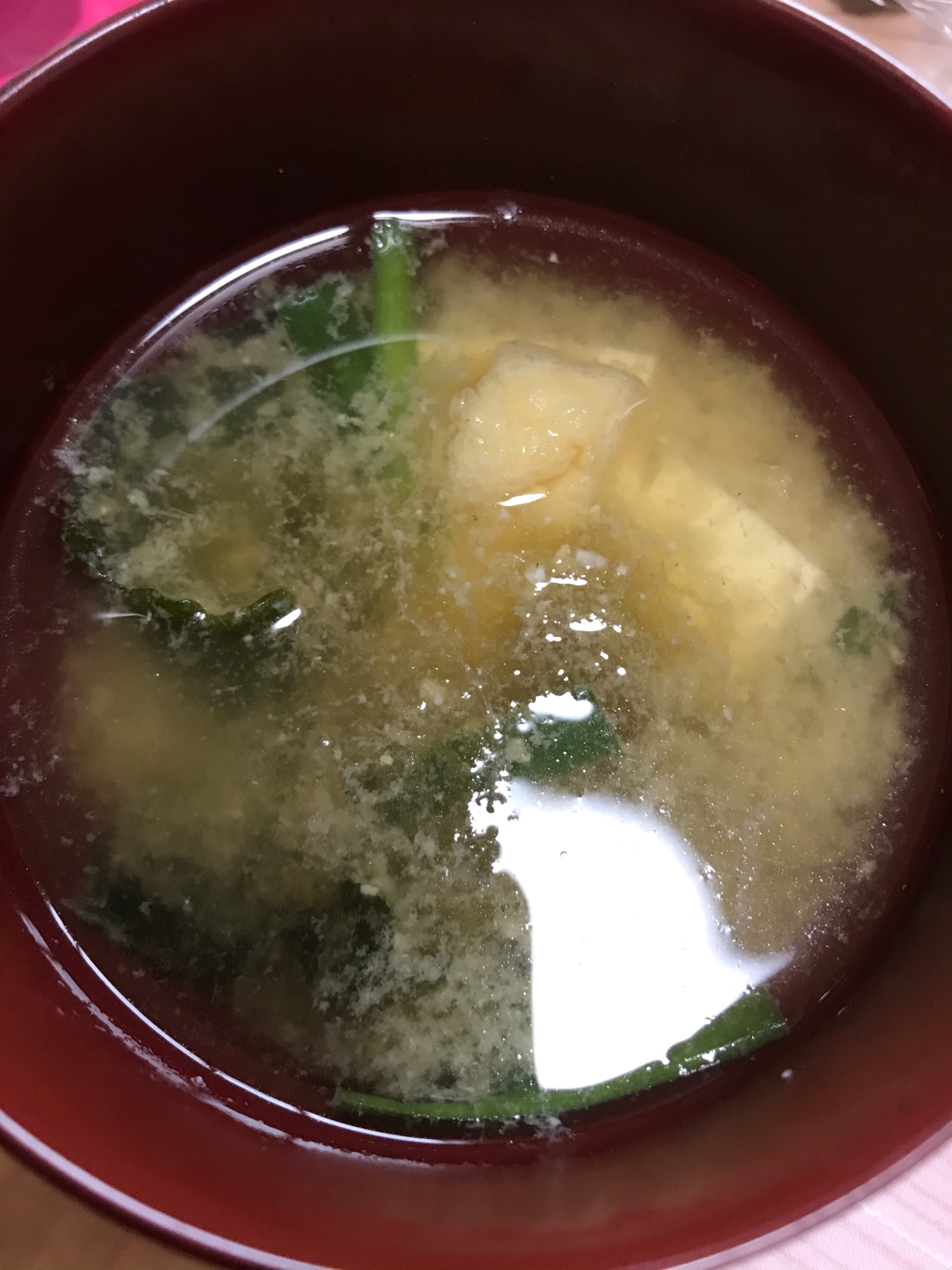 豆腐とほうれん草ととろろ昆布の味噌汁