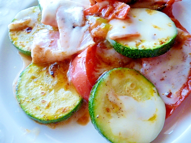 フライパンで ズッキーニとトマトのチーズ焼き レシピ 作り方 By fairy tale 楽天レシピ フライパンで ズッキーニとトマトのチーズ焼き レシピ 作り方 By fairy tale 楽天レシピ