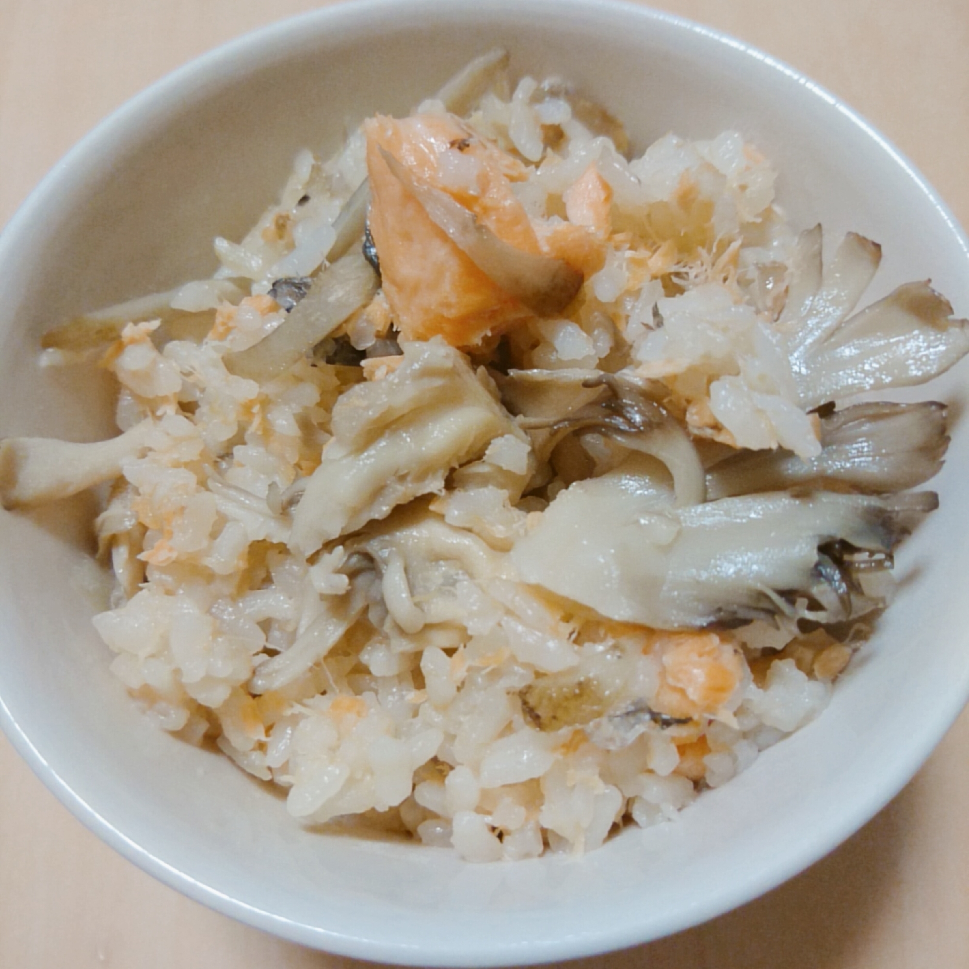 塩鮭と舞茸の簡単炊き込みご飯