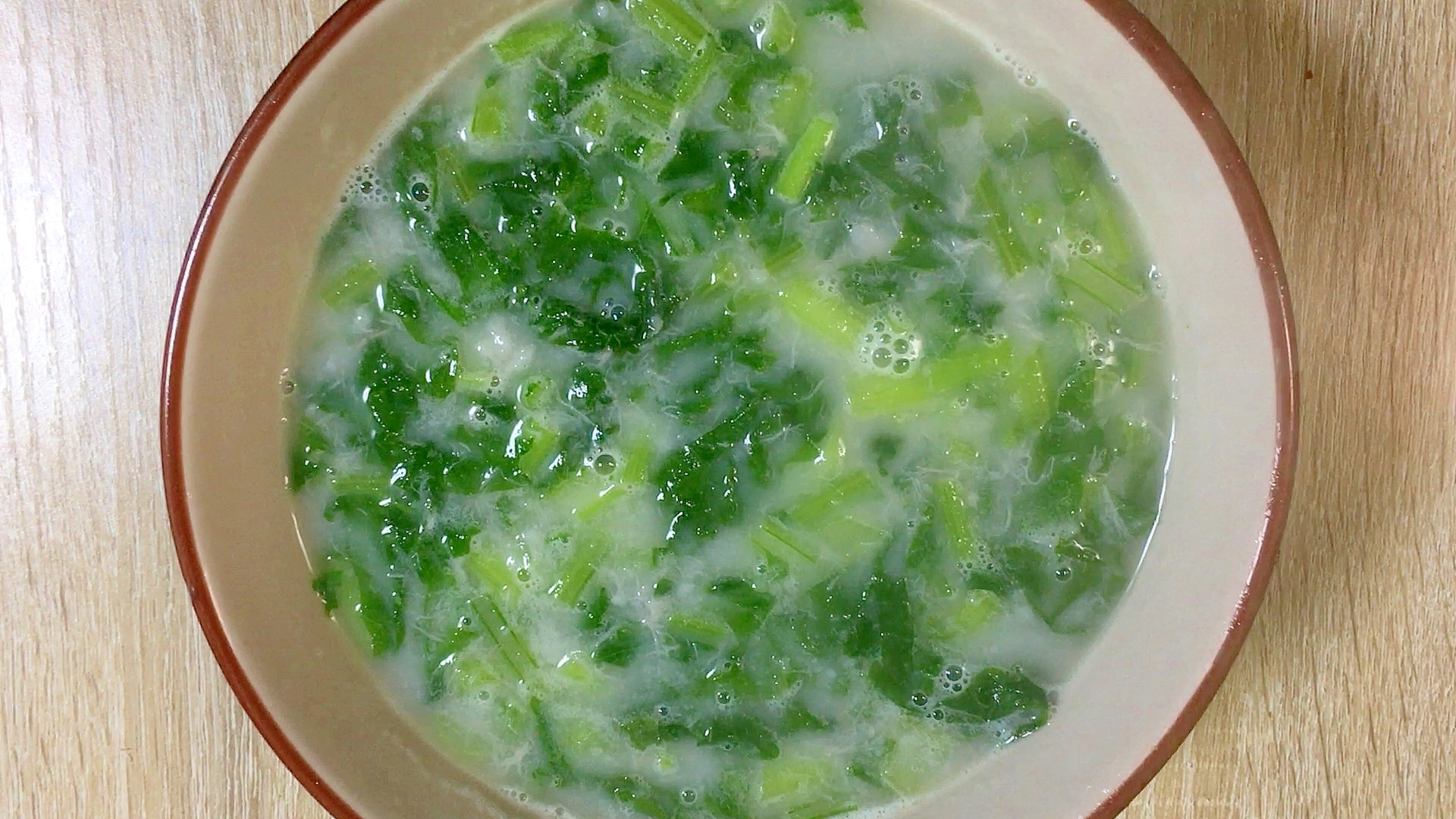 里芋と株の茎スープ