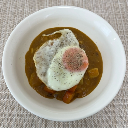 レトルトで☆目玉焼きカレー丼