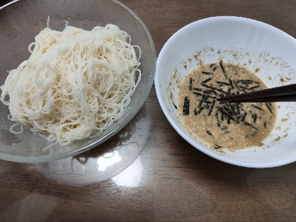 めんつゆと胡麻ドレッシングを合わせた素麺のつけダレ