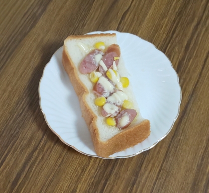 【トーストアレンジ】ウインナー&コーンマヨトースト