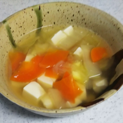 白菜と豆腐のコンソメスープ