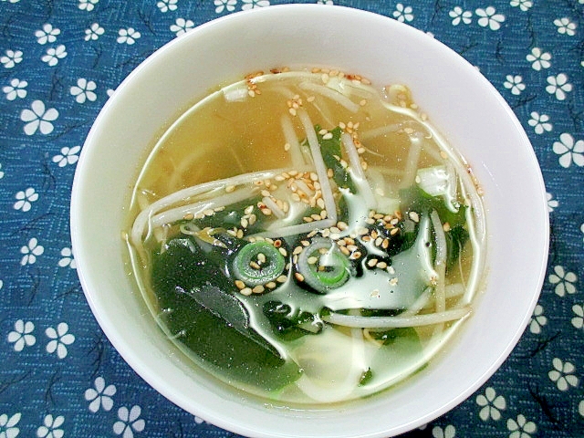もやしとわかめの韓国風スープ レシピ 作り方 By けいちゃん０８８ 楽天レシピ