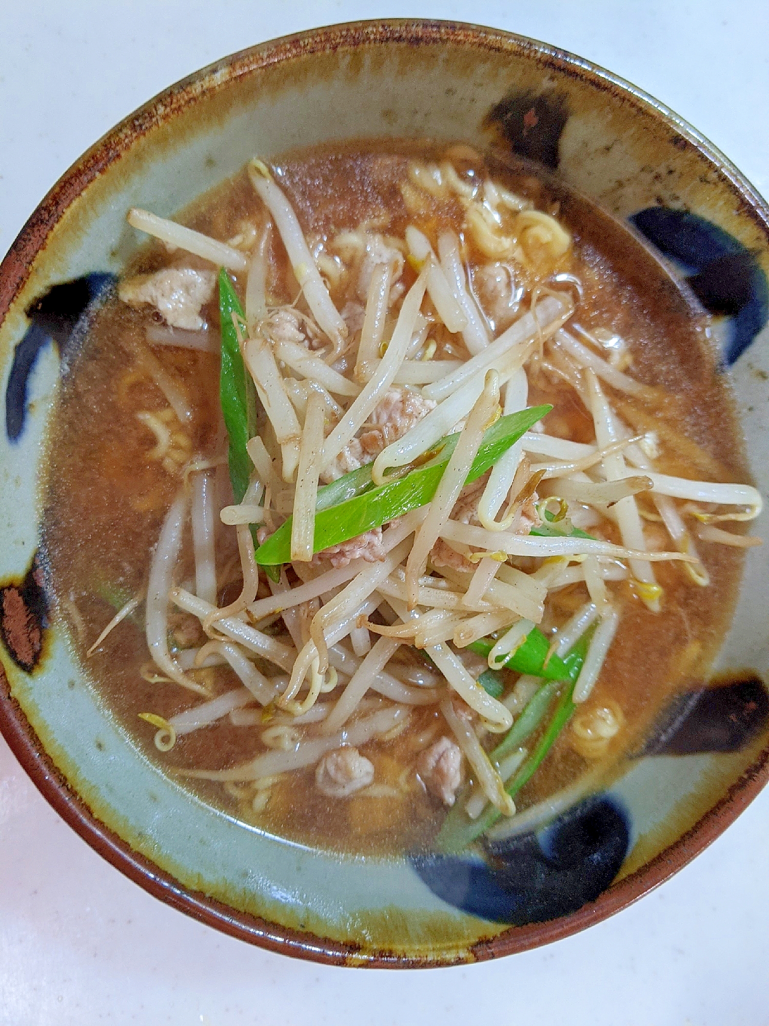 サッポロ一番味噌ラーメン　モヤシ炒めのせ