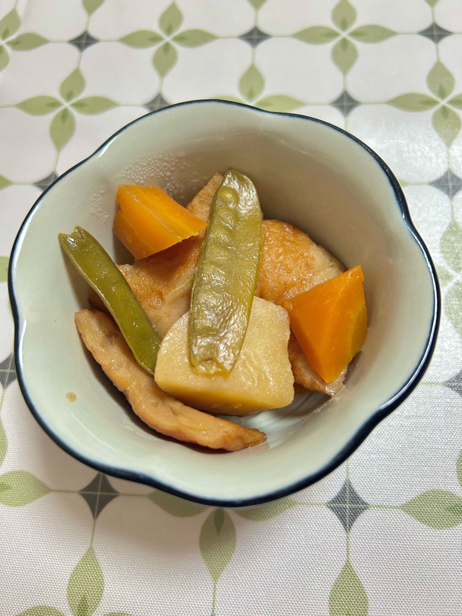 さつま揚げ、じゃがいも、にんじんの煮物