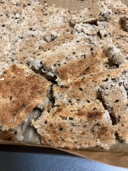 ゴマ香るおから醤油せんべい