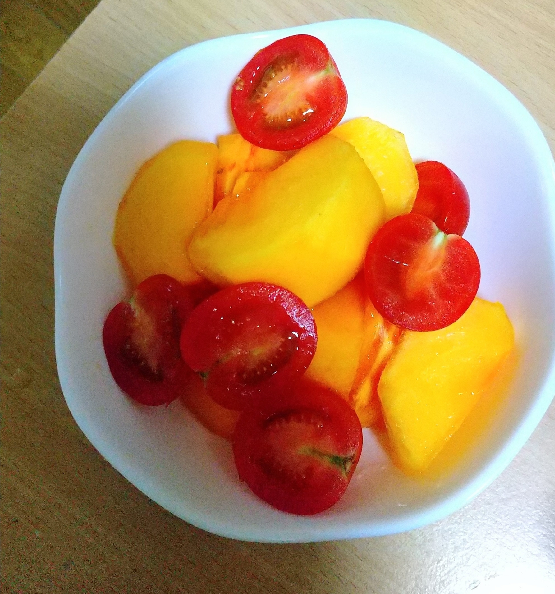✿食べきりミニトマト＆柿のサラダ✿