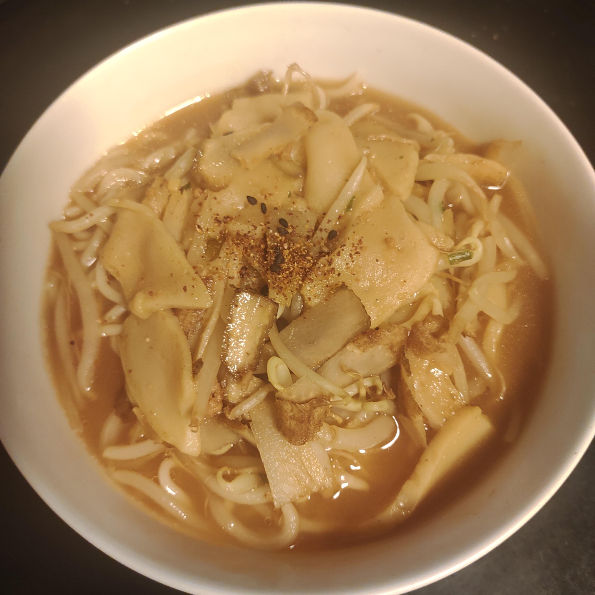 はんぺん、ごぼう、もやしのカレー汁そば