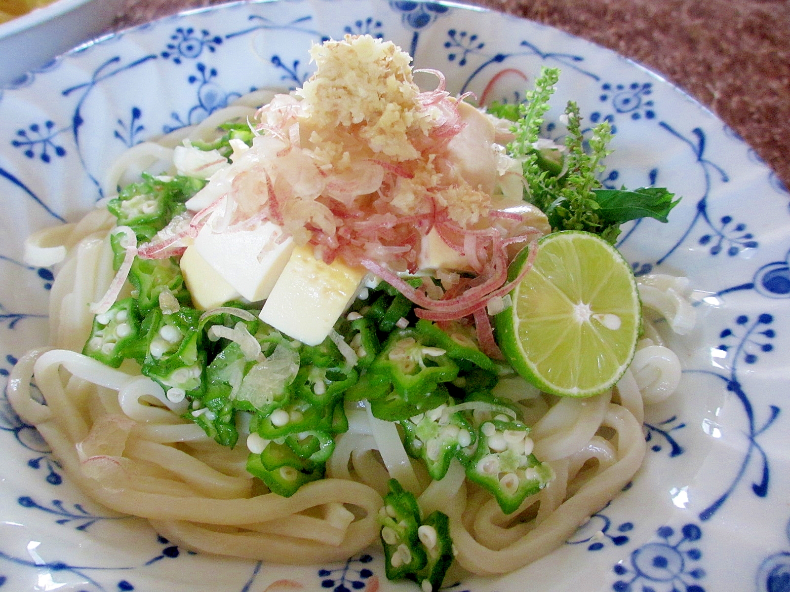 オクラと豆腐とミョウガの冷やしうどん