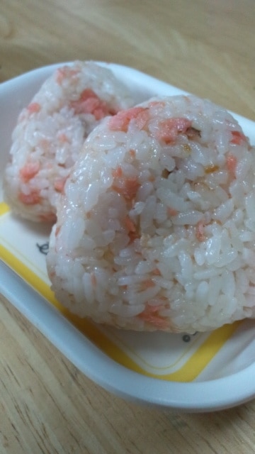 お醤油味の鮭おにぎり レシピ・作り方 by ひよつん - 楽天レシピ