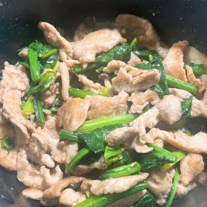 緑いっぱい！豚こまとほうれん草のごまみそ炒め♪