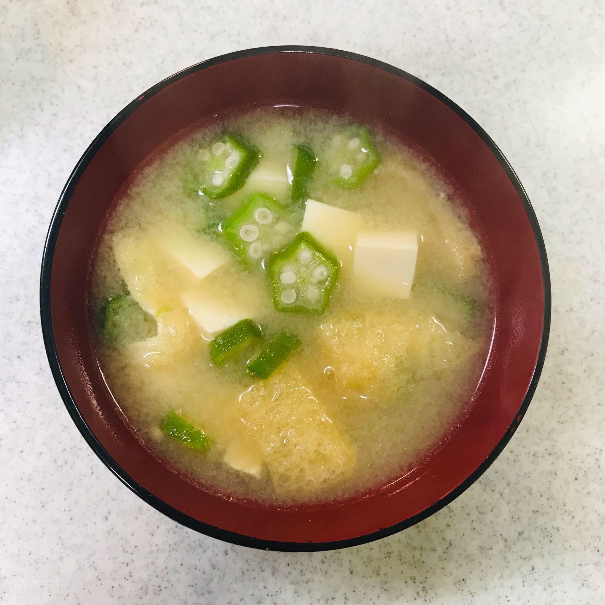 豆腐と小揚げとオクラの味噌汁