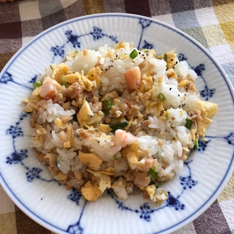 むきエビとネギのひきわり納豆チャーハン