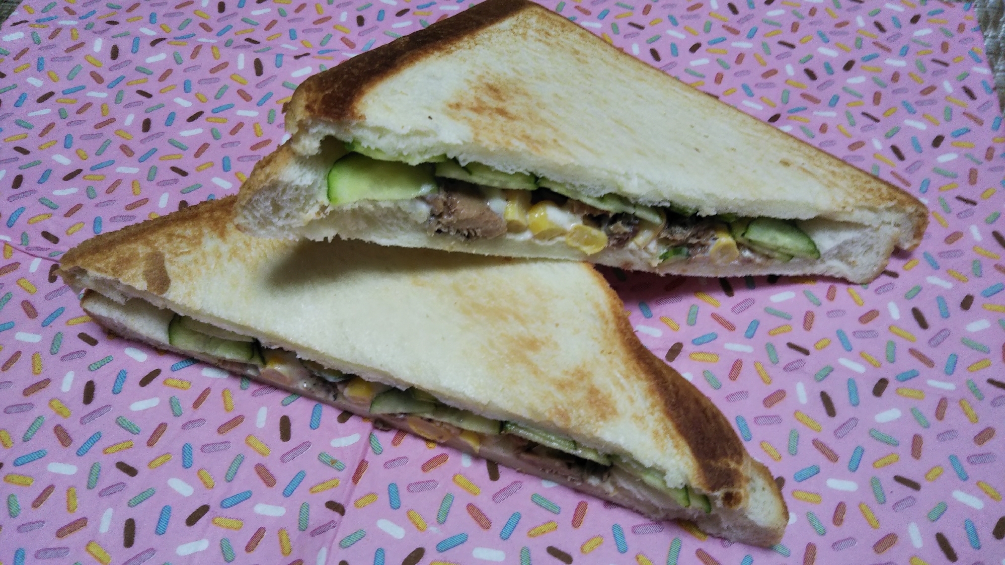 さんま塩焼き缶ときゅうりとコーンのホットサンド☆