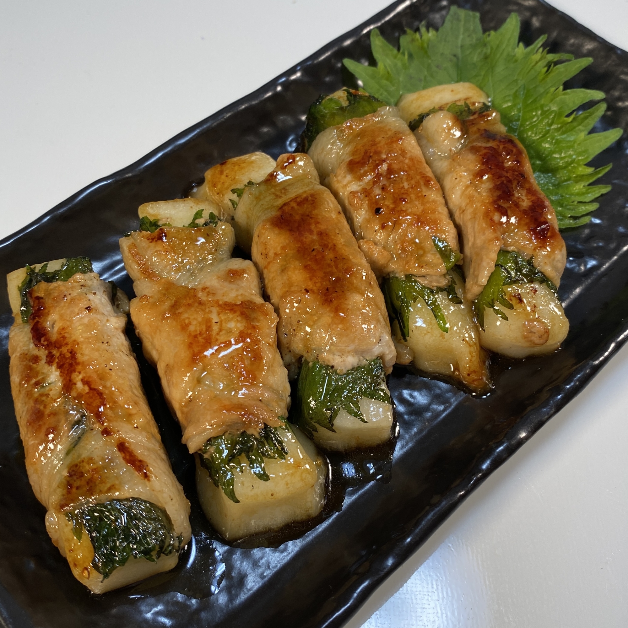 余ったお餅はこれ！お餅の肉巻き