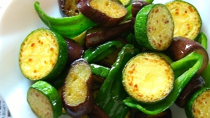 夏はやっぱりこれ！豪快に岩塩を振った焼き野菜