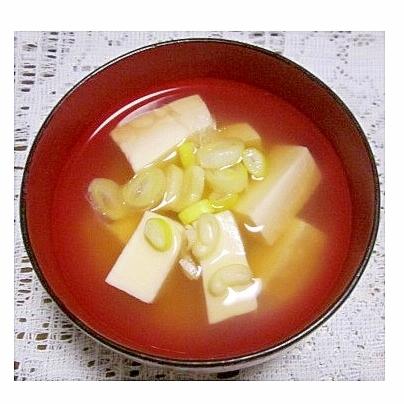 絹ごし豆腐とねぎの味噌汁
