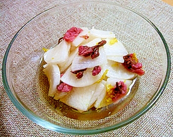 桜の塩漬けと大根の酢の物 レシピ 作り方 By Torokonomiya 楽天レシピ