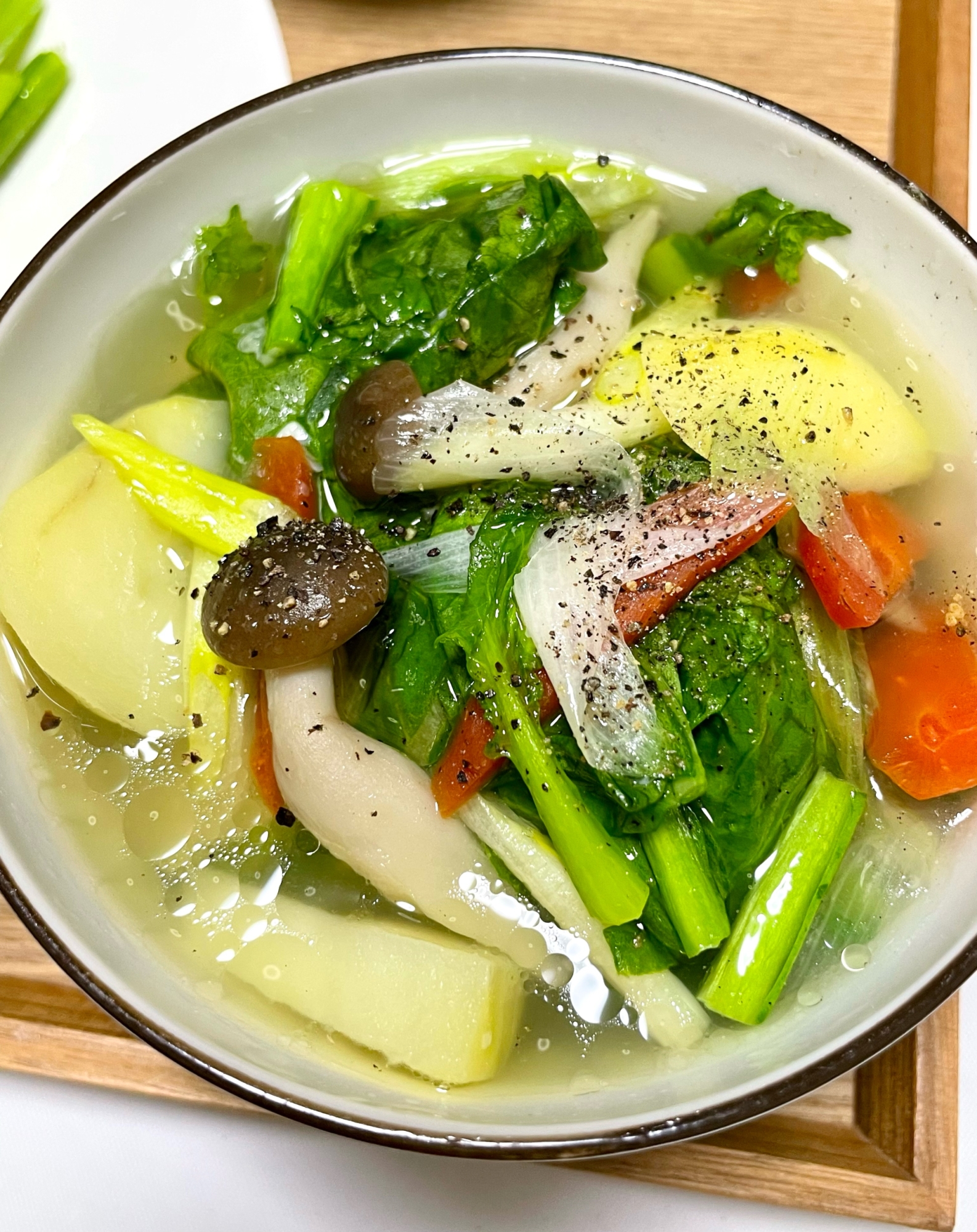 無添加♩かぶの葉ときのこの野菜たっぷりスープ
