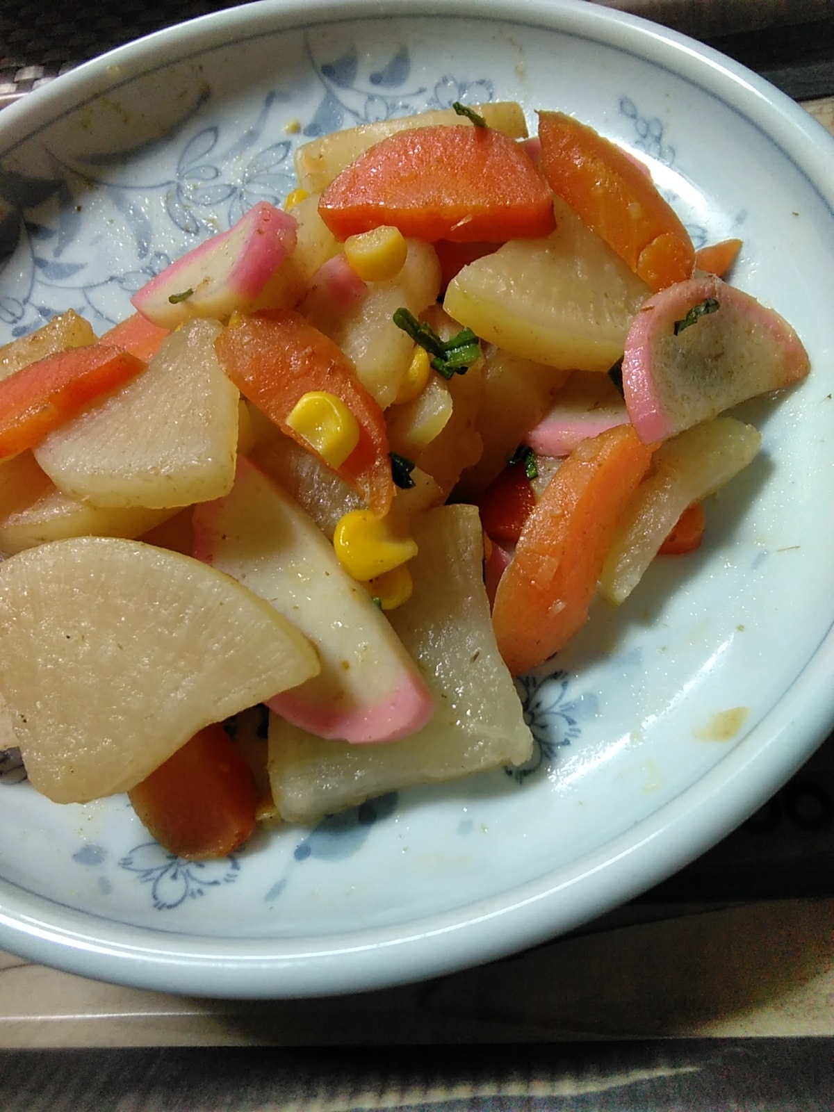 大根・人参・蒲鉾・コーン入り☆ホッとする味の煮物