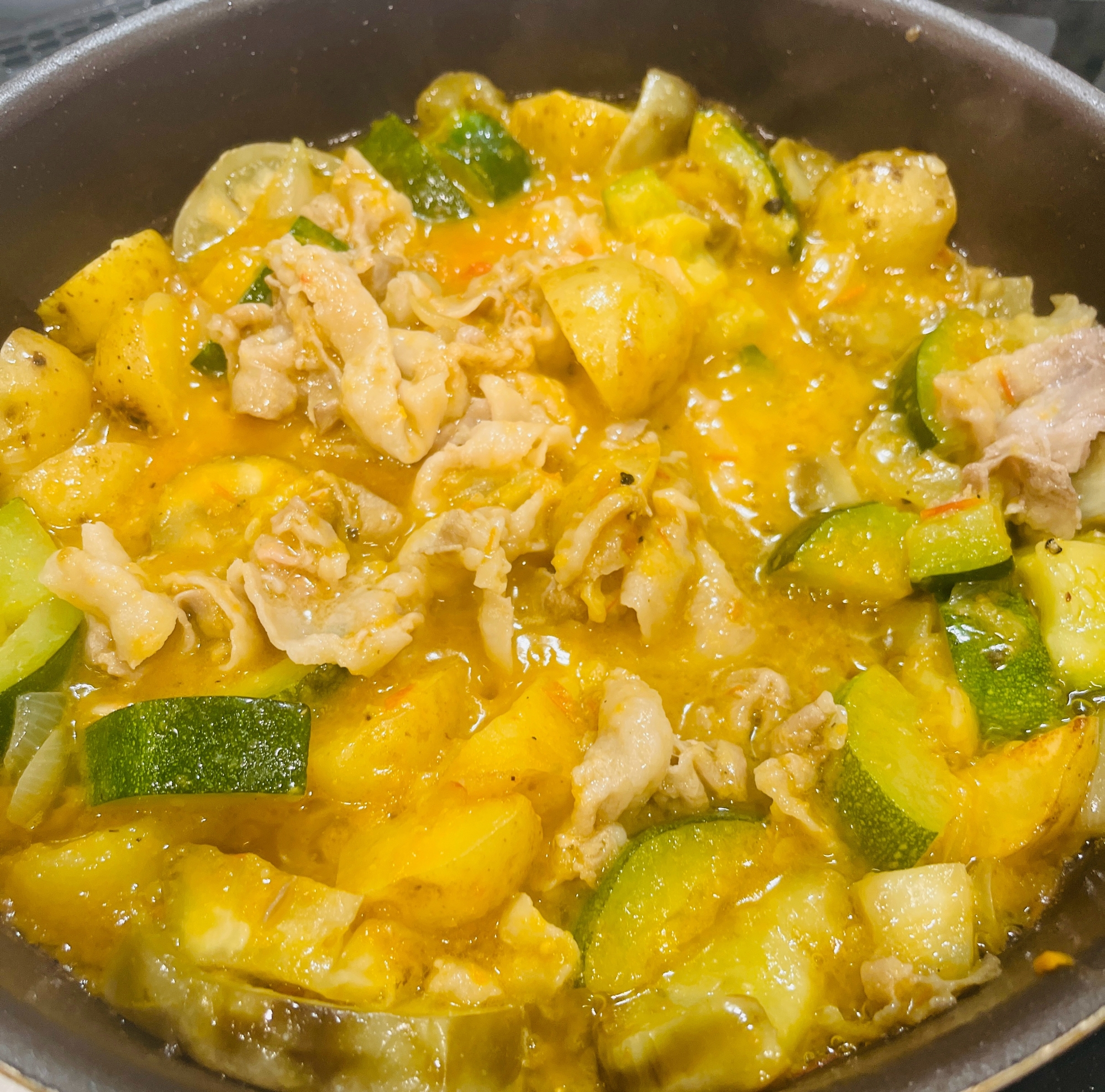豚肉と夏野菜のトマト煮込み
