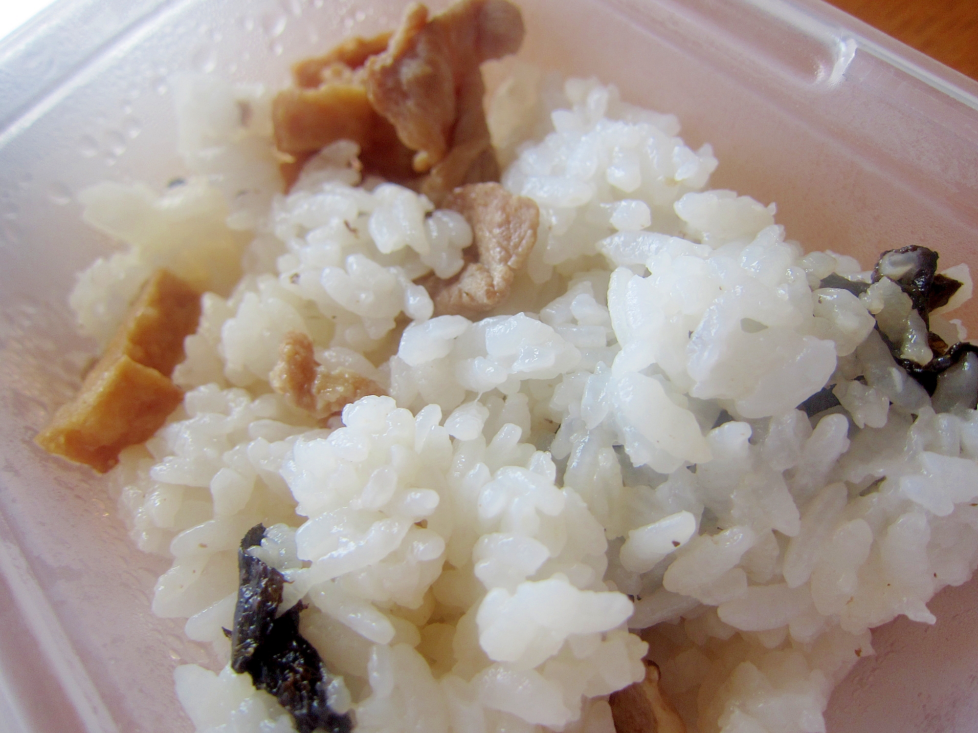 豚肉と油揚げと海苔の寿司酢御飯弁当