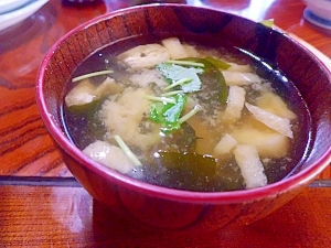 ワカメと油揚げと三つ葉の味噌汁