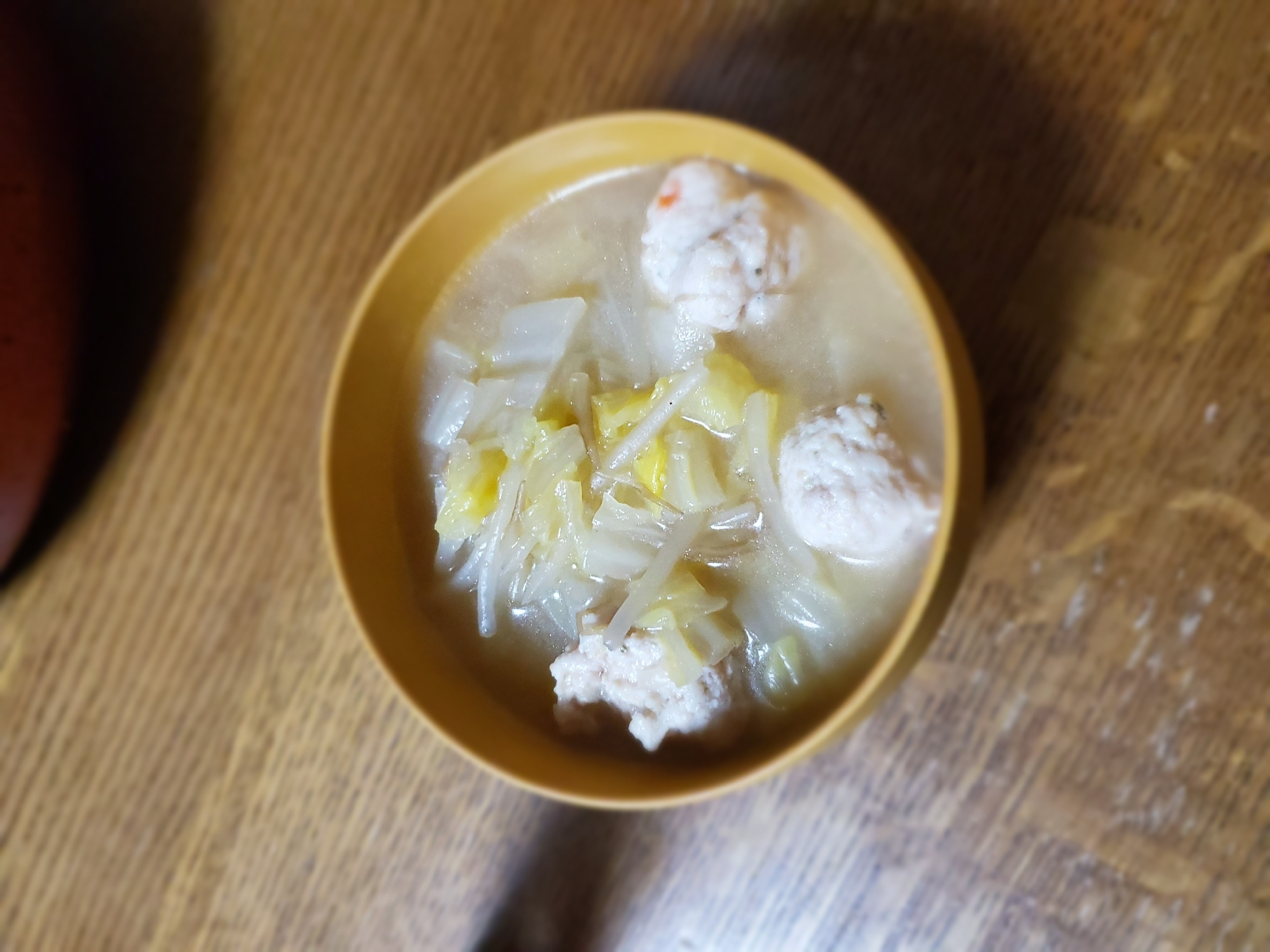 白菜ともやしと鶏つみれのお味噌汁