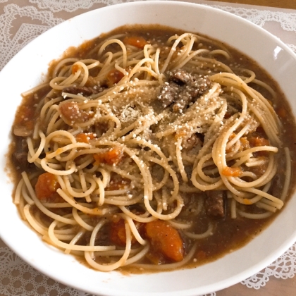 いつもは残ったカレーをパスタの上にそのままかけていたのですが、チーズを加えるとグッと美味しさがアップしますね！
大満足のランチになりました♪ごちそうさまでした♡