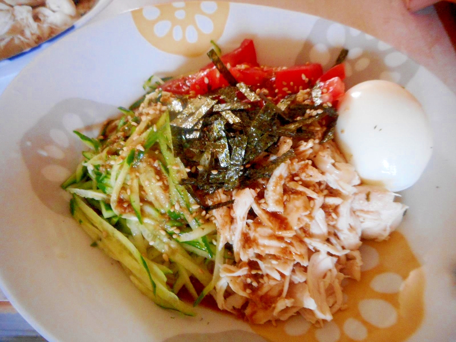 ささみとキュウリとトマトの冷麺