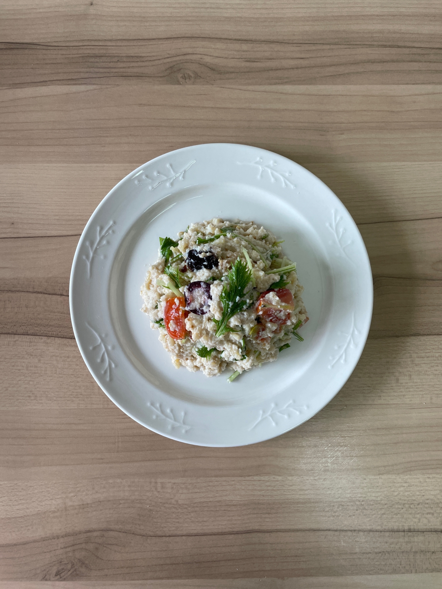 チェリーとプルーンの豆乳ヨーグルト水菜おからサラダ