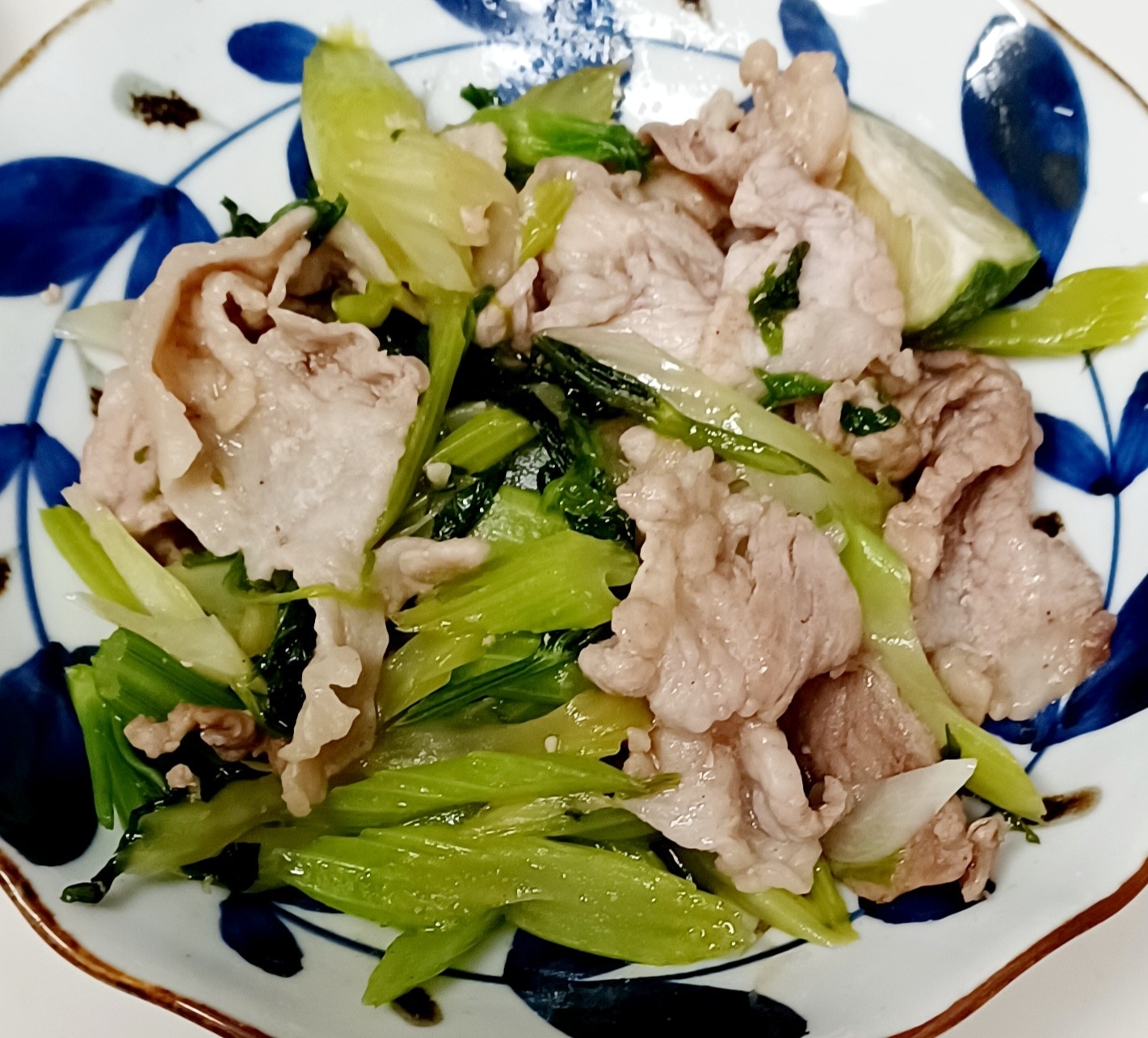 ☆セロリと豚肉のにんにく塩炒め☆ レシピ・作り方 by mamacream