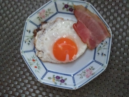 朝食に美味しかったです(@_@)
卵は毎朝食べてます～簡単
良いですね♪