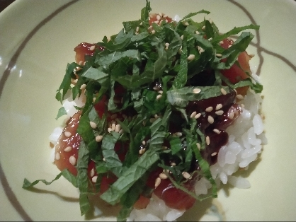 お酒もすすむ、鰹のづけ丼