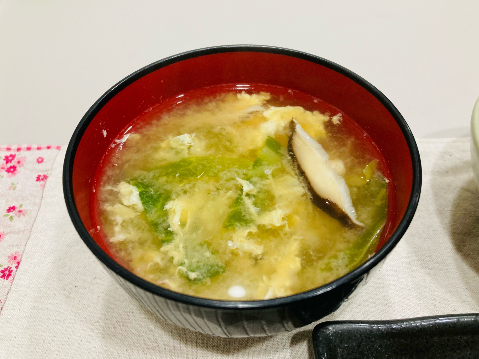 キャベツと椎茸とふんわり卵のお味噌汁