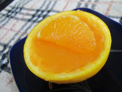 寒天の硬さもちょうど良く、美味しかったです。オレンジが器なんて、オシャレですね♪
