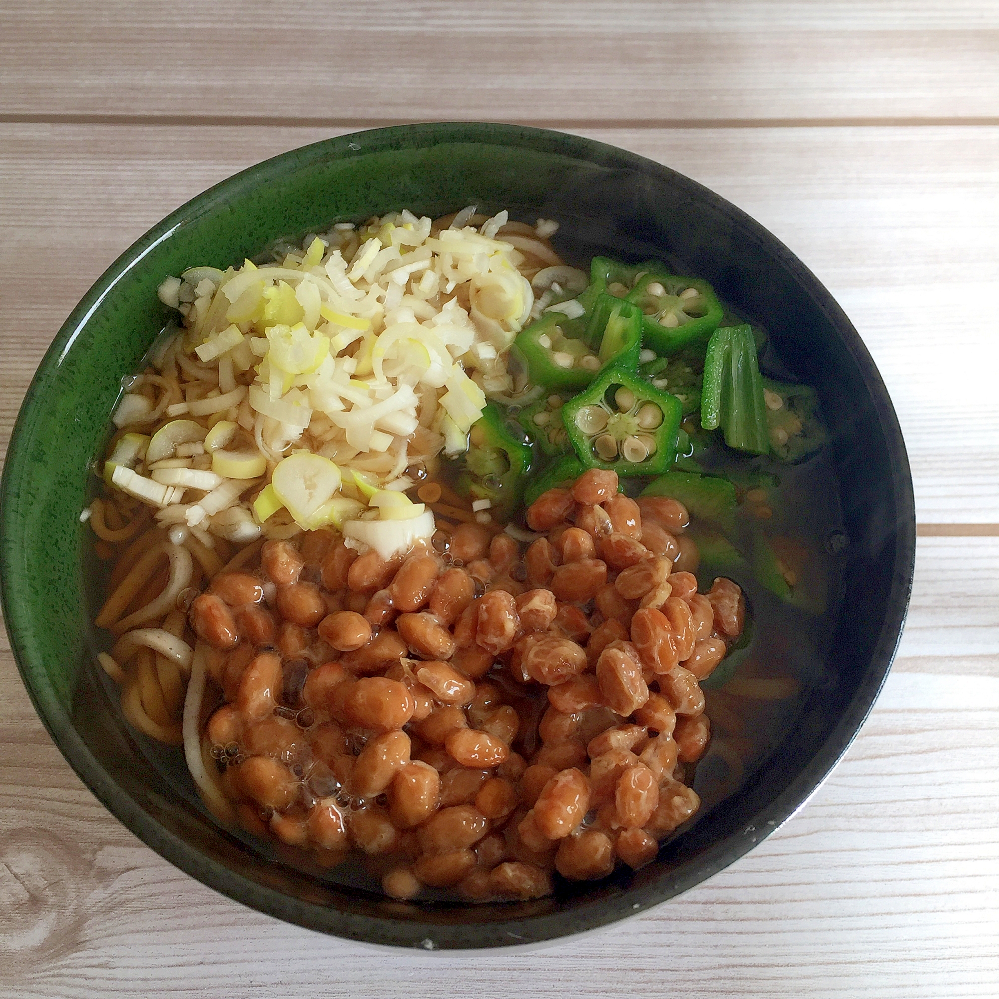 ネバネバ 納豆とオクラ あったかいお蕎麦 ♪