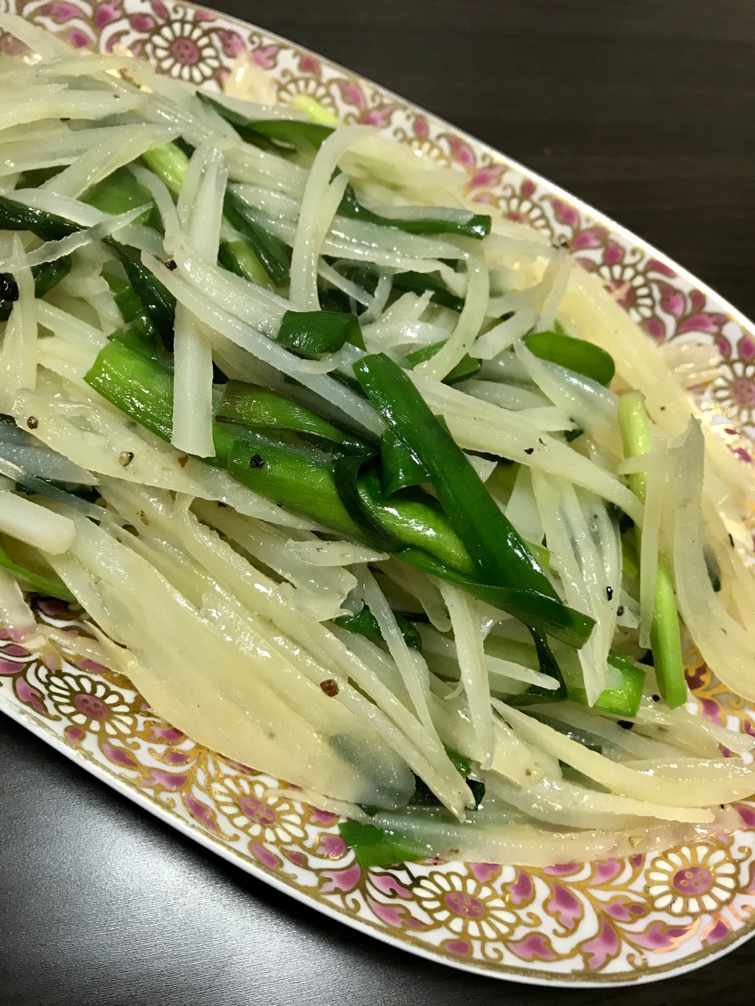 じゃがいもとニラのシャキシャキ炒め