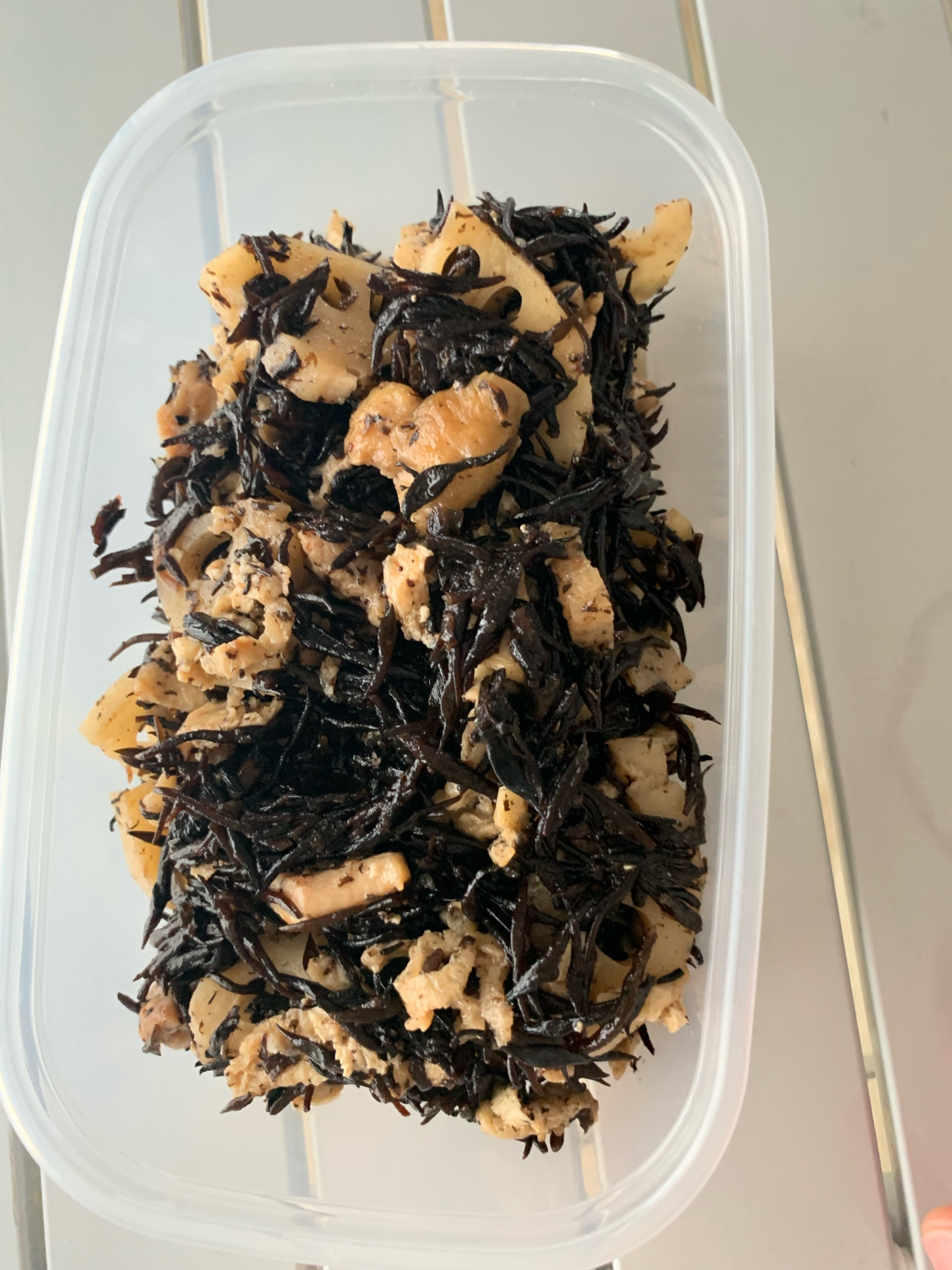 れんこんと鶏肉入りのひじき煮