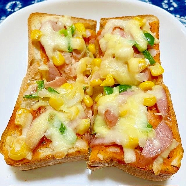 ウインナーの厚切りピザトースト