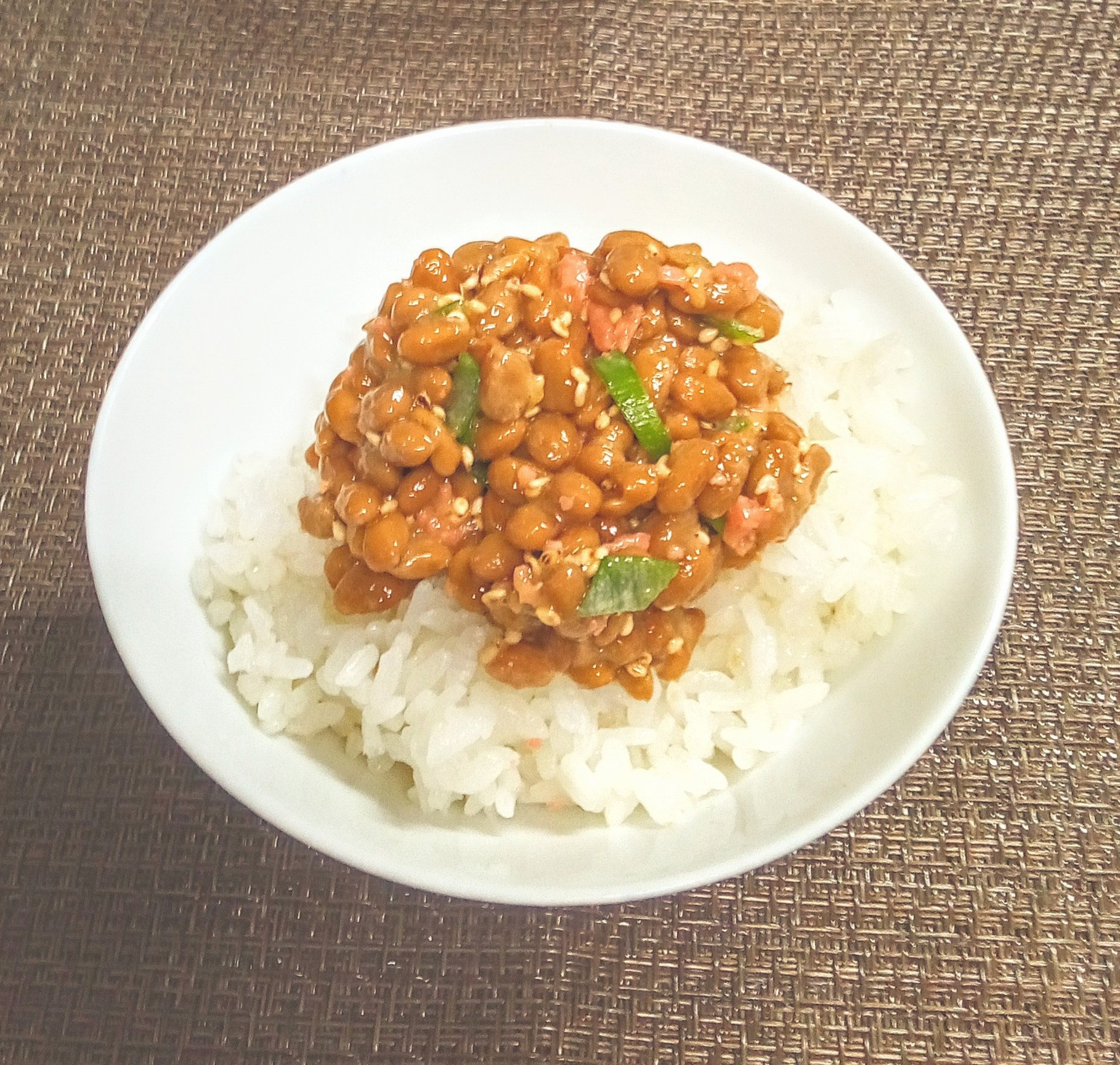 今日は、鮭フレーク・刻みネギ・白ごまDe納豆ごはん