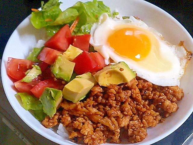 手軽におしゃれに洋風そぼろ丼