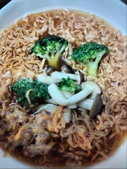 ブロッコリーと椎茸のうま塩ラーメン