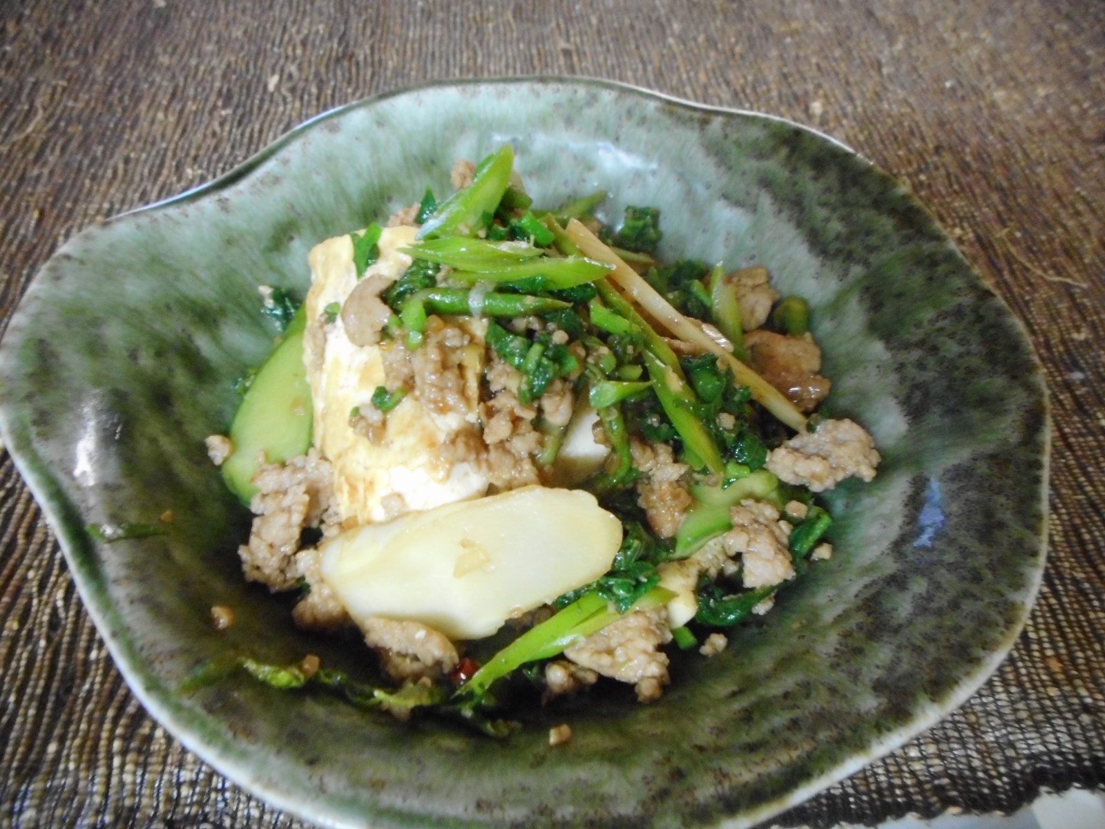 山ウドと豆腐とひき肉の醤油麹炒め